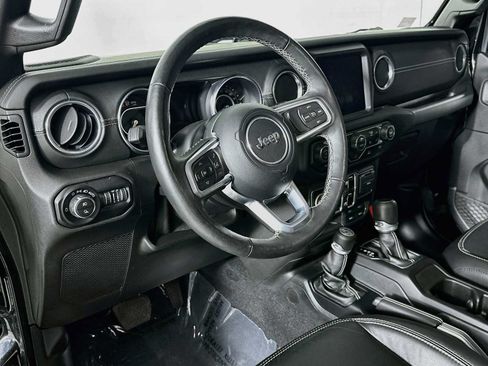Used 2020 Jeep Gladiator Overland AWD/4WD image 4