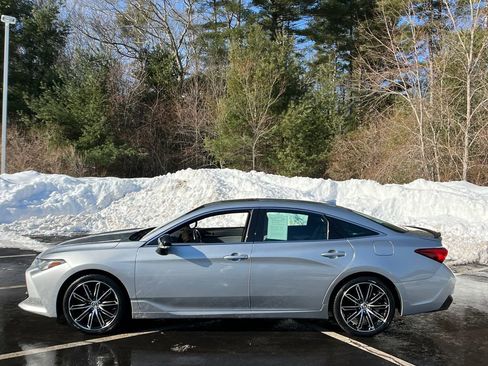 Used 2019 Toyota Avalon Touring w/ Advanced Safety Package image 2