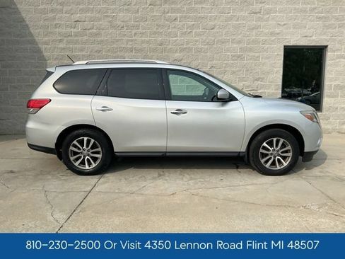 Used 2014 Nissan Pathfinder SV AWD/4WD image 10