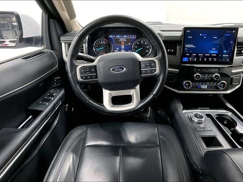 Used 2023 Ford Expedition XLT image 7