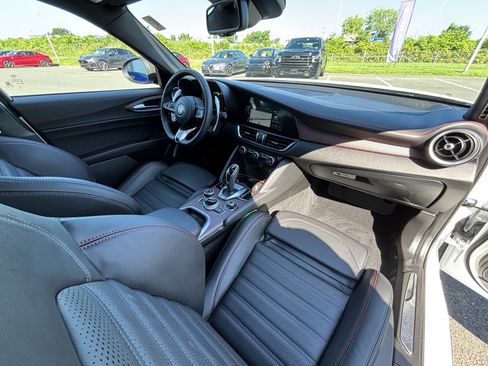 Used 2024 Alfa Romeo Giulia Quadrifoglio RWD image 34