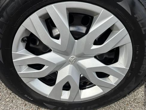 Used 2020 Toyota C-HR LE FWD image 21