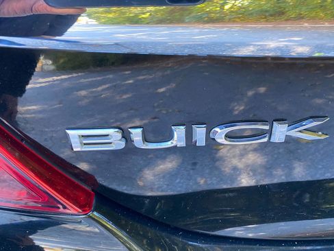 Used 2017 Buick Regal Sport Touring image 36