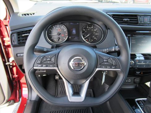 Used 2020 Nissan Rogue Sport S image 17