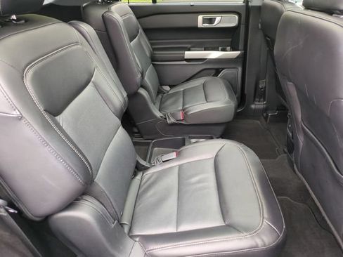 Used 2021 Ford Explorer Limited w/ Equipment Group 301A AWD/4WD image 34