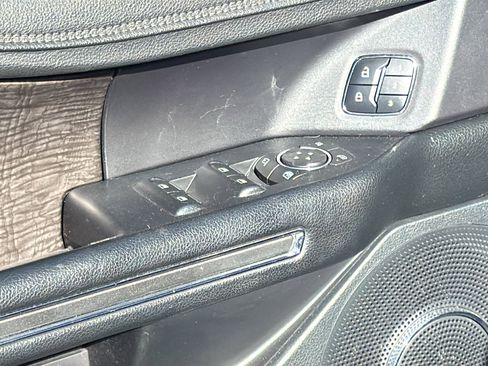 Used 2018 Ford Expedition Limited image 12