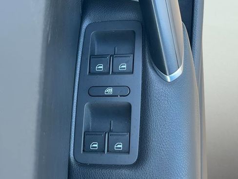 Used 2018 Volkswagen Passat 2.0T R-Line FWD image 14