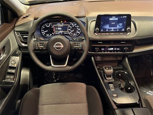 Used 2023 Nissan Rogue SV image 18