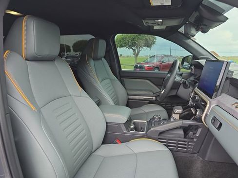 Used 2025 Toyota Tacoma Trailhunter image 10