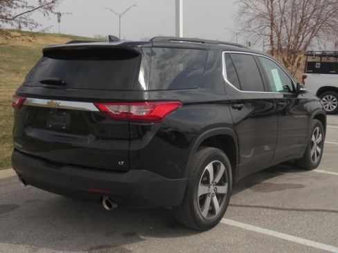 Used 2020 Chevrolet Traverse LT w/ LT Premium Package image 2