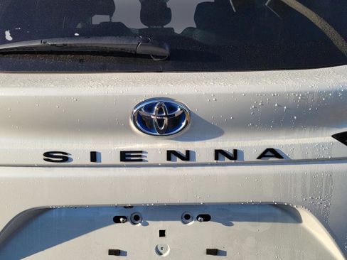 Used 2025 Toyota Sienna XLE image 21