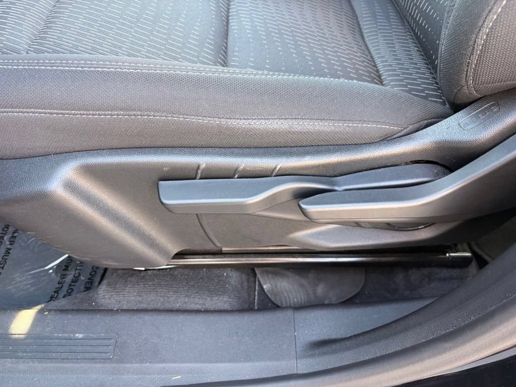Used 2025 Chevrolet Equinox LT FWD image 11