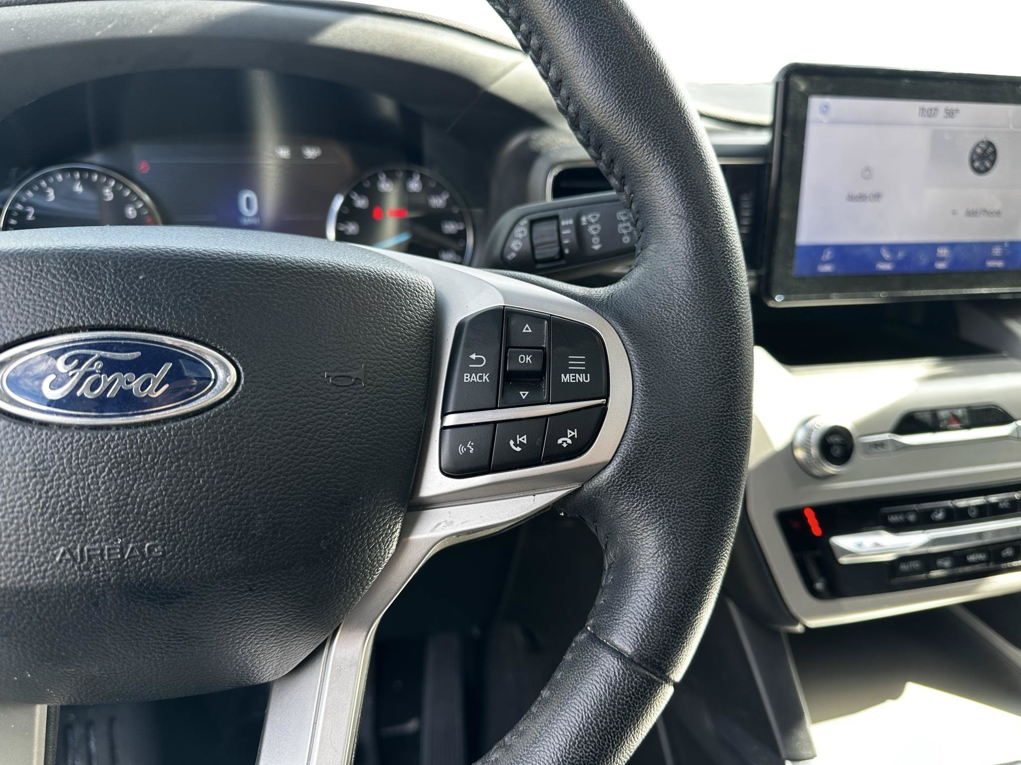 Used 2023 Ford Explorer XLT w/ Equipment Group 202A AWD/4WD image 17