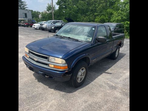 Used 1999 Chevrolet S10 Pickup LS w/ Preferred Equipment Group AWD/4WD image 1