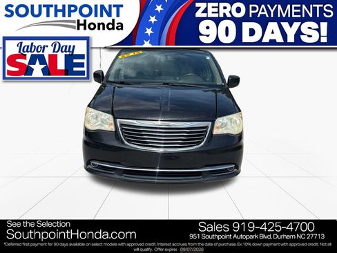 Used 2013 Chrysler Town & Country Touring FWD image 2