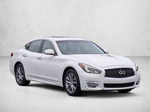 Used 2015 INFINITI Q70 3.7 image 3