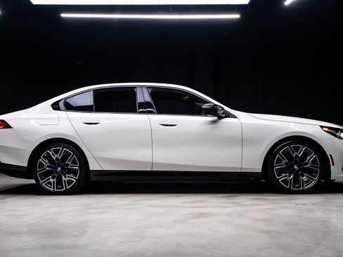 Used 2024 BMW i5 M60 AWD/4WD image 12