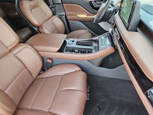 New 2025 Lincoln Aviator Reserve w/ Luxury Package image 13