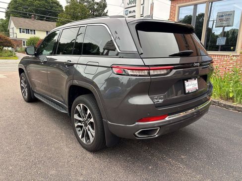 Used 2022 Jeep Grand Cherokee Overland AWD/4WD image 4