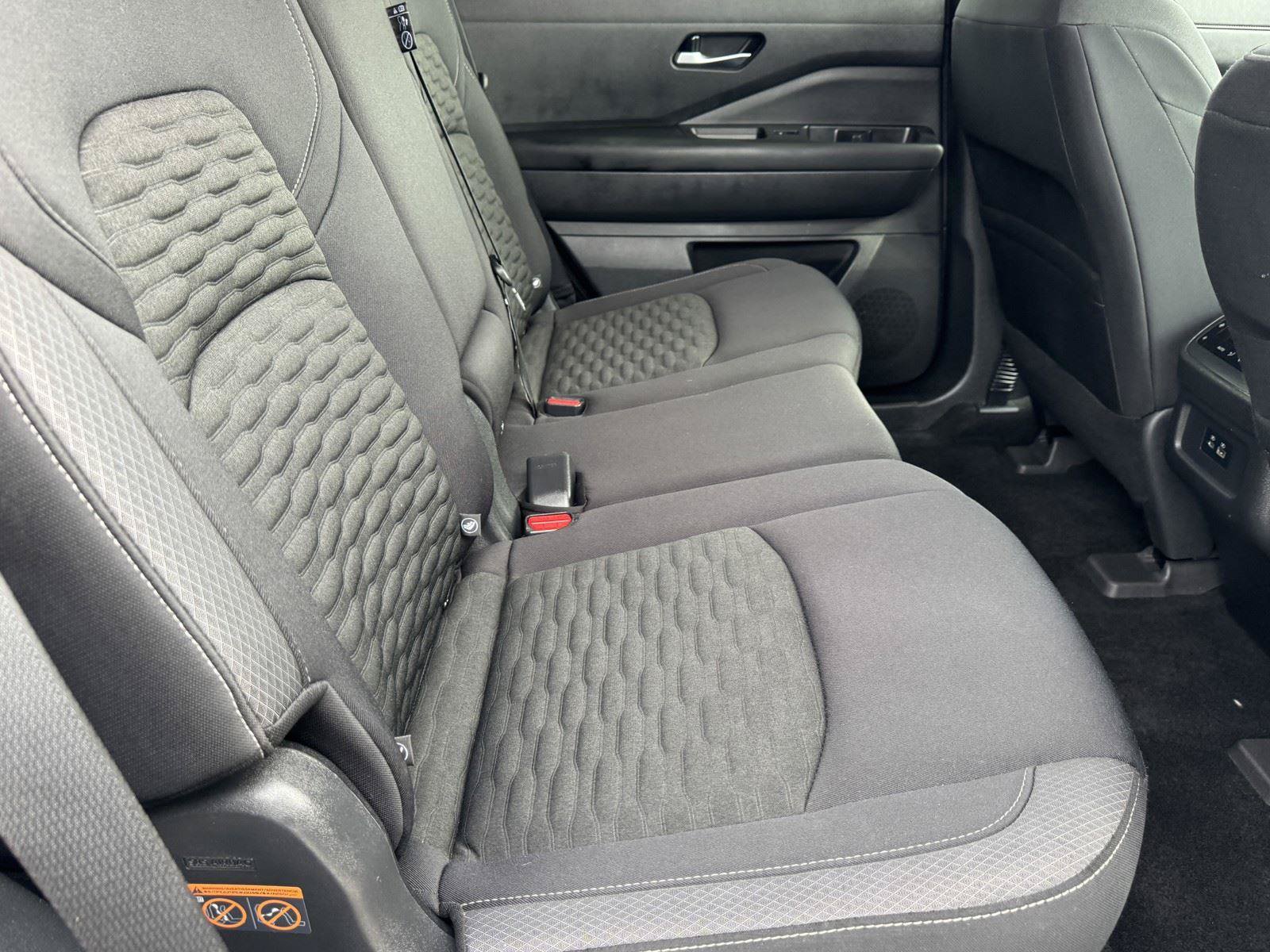 Used 2022 Nissan Pathfinder SV FWD image 11