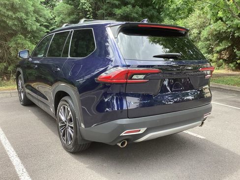 Used 2025 Toyota Grand Highlander AWD Hybrid image 10
