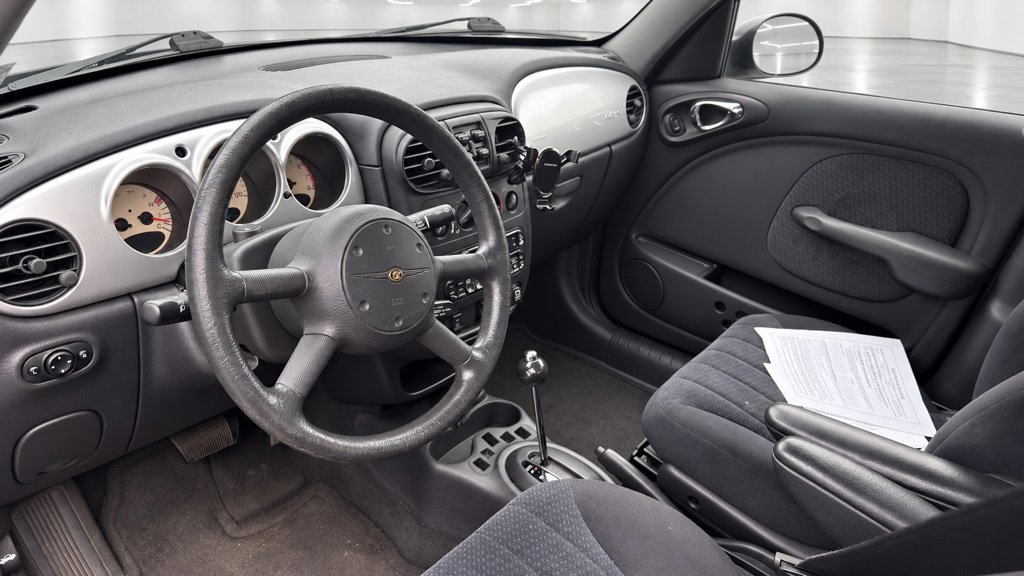 Used 2005 Chrysler PT Cruiser Touring w/ Moonroof Group FWD image 8