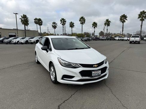 Used 2017 Chevrolet Cruze LT w/ Convenience Package image 3