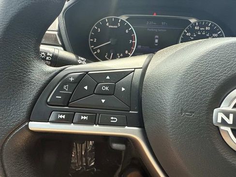 Used 2024 Nissan Altima 2.5 SV FWD image 33