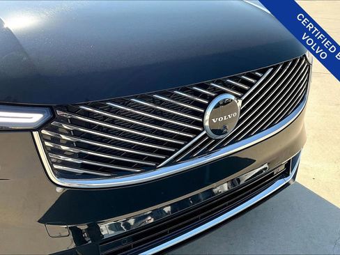 Certified 2025 Volvo XC90 B6 Plus image 38