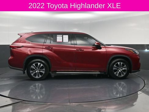 Used 2022 Toyota Highlander XLE FWD image 4