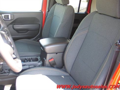 Used 2025 Jeep Wrangler Unlimited Sport AWD/4WD image 5