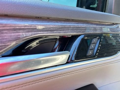 Used 2022 Jeep Wagoneer Series III w/ Premium Group I AWD/4WD image 32