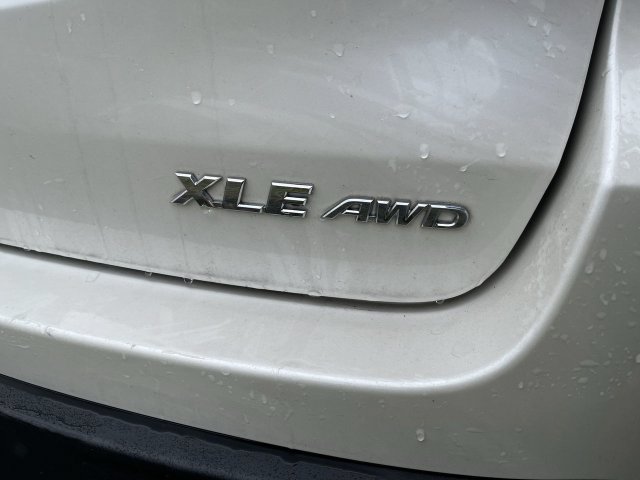 Used 2017 Toyota Highlander XLE AWD/4WD image 6