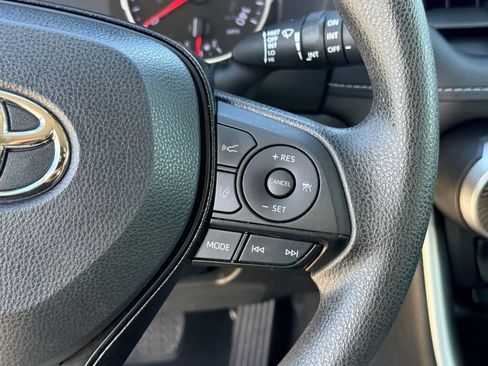 Used 2021 Toyota RAV4 XLE image 28