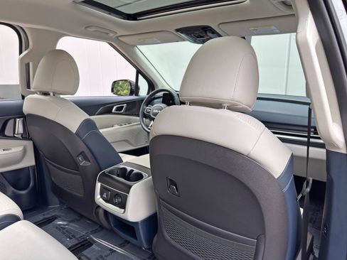 Used 2025 Kia Carnival SX Prestige FWD image 44