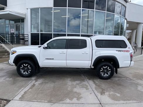 Used 2021 Toyota Tacoma TRD Off-Road w/ Technology Package AWD/4WD image 4