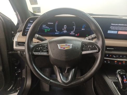 Used 2025 Cadillac XT4 Premium Luxury w/ Technology Package FWD image 19