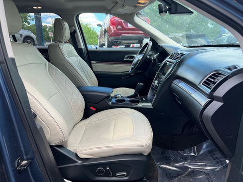 Used 2018 Ford Explorer Platinum AWD/4WD image 16