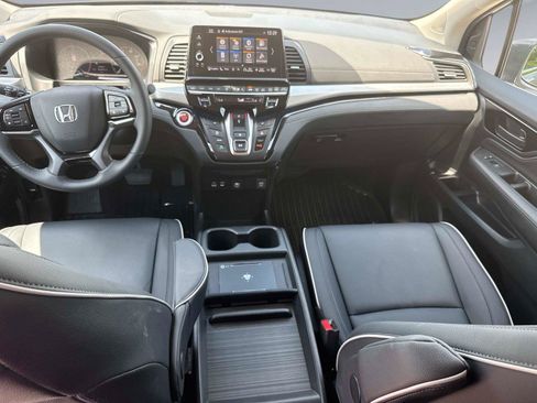 Certified 2026 Honda Odyssey Touring image 17