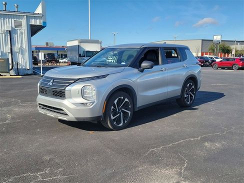 Used 2022 Mitsubishi Outlander SE image 12