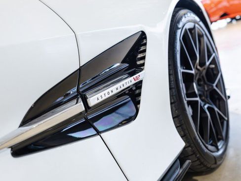 Used 2025 Aston Martin Vanquish RWD image 20