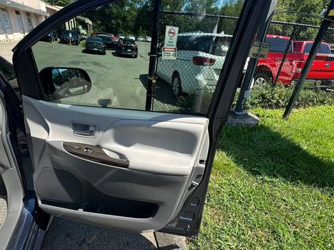 Used 2018 Toyota Sienna XLE Premium FWD image 36