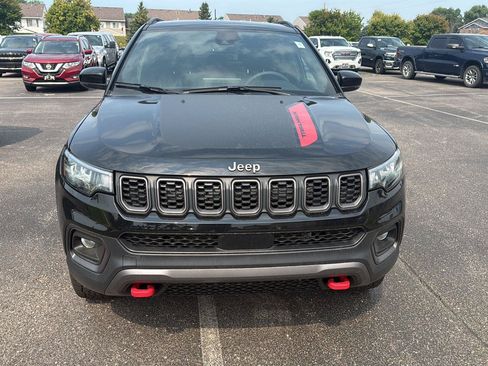 Used 2025 Jeep Compass Trailhawk AWD/4WD image 8