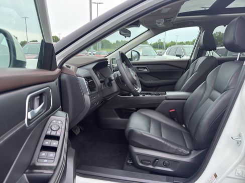 Used 2021 Nissan Rogue SV w/ Premium Package AWD/4WD image 11
