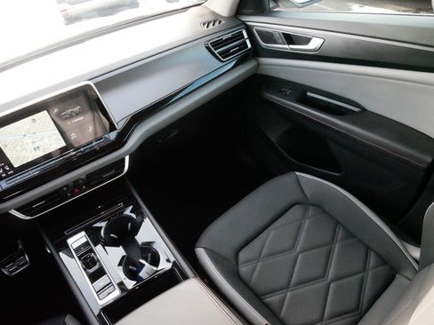 Used 2024 Volkswagen Atlas Peak Edition SEL image 11