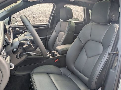 Used 2025 Porsche Macan Turbo image 5