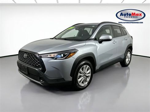 Used 2024 Toyota Corolla Cross LE image 4