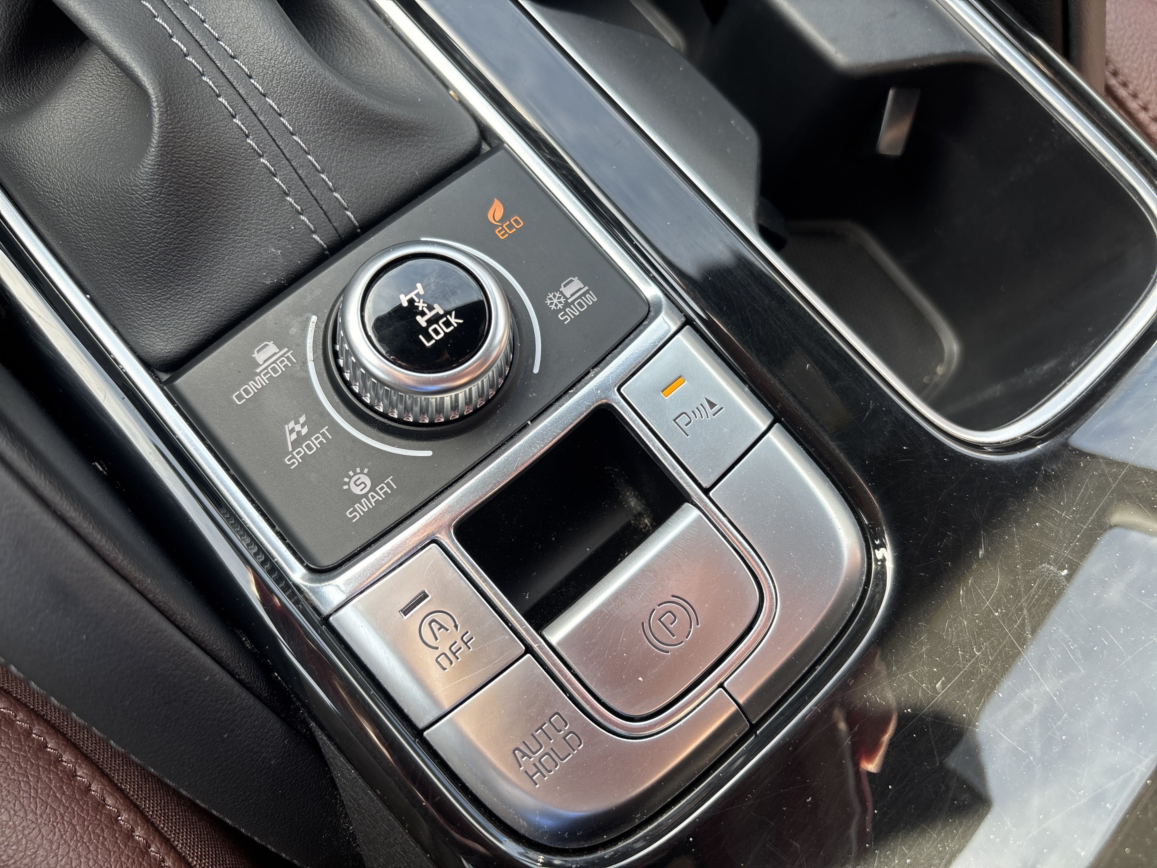Used 2024 Kia Telluride EX w/ EX Captain's Chair Package AWD/4WD image 19