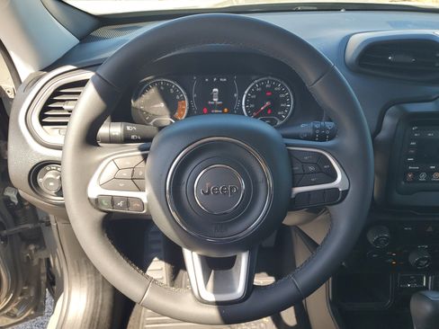 Used 2020 Jeep Renegade Latitude w/ Popular Equipment Group image 16