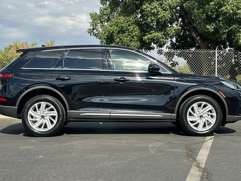 Used 2025 Lincoln Corsair FWD image 8